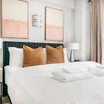 73-318 New Studio Uws Doorman Gym