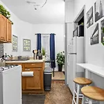 2br Walk To Restaurants & Time Square *