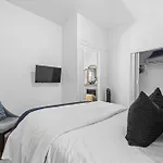 2br Walk To Restaurants & Time Square Apartment *