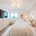 Skyline Spectacle Modern Designer Studio With Panoramic Nyc Views Apartment *