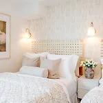 Skyline Spectacle Modern Designer Studio With Panoramic Nyc Views Apartment New York