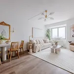 Skyline Spectacle Modern Designer Studio With Panoramic Nyc Views Apartment New York