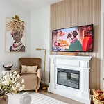 Apartment Skyline Spectacle Modern Designer Studio With Panoramic Nyc Views *