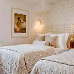 Skyline Spectacle Modern Designer Studio With Panoramic Nyc Views Apartment *