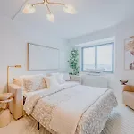 Skyline Spectacle Modern Designer Studio With Panoramic Nyc Views Apartment New York