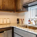 Skyline Spectacle Modern Designer Studio With Panoramic Nyc Views Apartment New York
