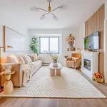 Skyline Spectacle Modern Designer Studio With Panoramic Nyc Views Apartment New York