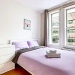 2 Bedroom Cozy Heaven In China Town Apartment