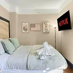Apartment Highly Desired Times Square With Gym