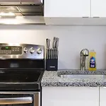 83-3W Ues Central Park Newly Furnished Xl Studio