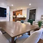 Private Townhome Near Un