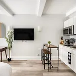 73-310 Newly Reno Uws Doorman Gym Laundry Apartment *