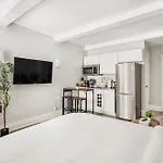 73-310 Newly Reno Uws Doorman Gym Laundry * New York