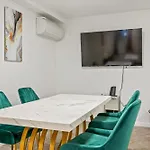 Hotel Active Park East 3bedrooms 2 Bathrooms 1700 Sf *