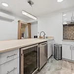 Active Park East 3bedrooms 2 Bathrooms 1700 Sf Hotel *