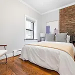 Gorgeous & Bright 3Bdr & 1Bth In Midtown Manhattan