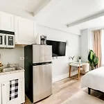 73-304 Newly Reno Uws Doorman Gym Laundry Apartment New York