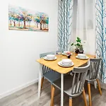 Stylish 2br Apartment-walk To China Town