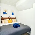 Stylish 2br Apartment-walk To China Town *