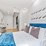 Studio W Charming Juliet Balcony In Upper East