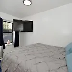 Monthly Nyc Rentals- Modern 2 Bedroom Apartment