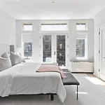 Luxe W Juliet Balcony In Upper East *