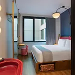 Hotel Moxy Nyc Lower East Side 3*