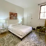 Luxury 2 Bedroom Apartment In Nyc!!