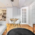 Charming 2-Bed 1-Bath Apartment In Turtle Bay