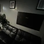 Lovely Private Guest Suite Near Metro