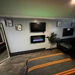 Lovely Private Guest Suite Near Metro