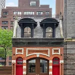 Landmarked Nyc Townhome - Sleeps 10 -group-friendly
