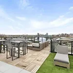 Beautiful 1 Bedroom Condo