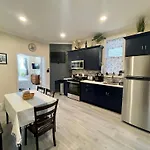 New York City Private Bedroom Near Free Ferry Boat!