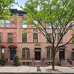 Harlington By Rove Travel Private Backyard & Roof