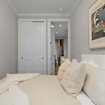 Vintage Manhattan Apartment In Trendy Murray Hill