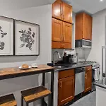 Vintage Manhattan Apartment In Trendy Murray Hill