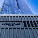 Courtyard Long Island City/New York Manhattan View