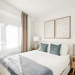 809-5a Gorgeous New 1br Heart Of Midtown *