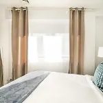 809-5a Gorgeous New 1br Heart Of Midtown Apartment