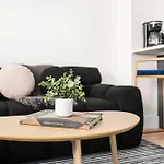 1597-14 New Renovated Studio Rime Ues - W D