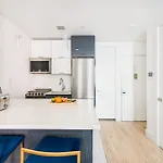 1597-14 New Renovated Studio Rime Ues - W D