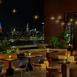 Moxy Brooklyn Williamsburg Hotel 3*