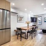 Three-Bedroom Suite In Prime Williamsburg