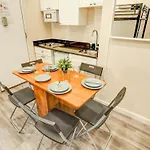 Metropolitan Manhattan Apartment