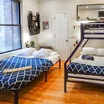 Metropolitan Manhattan Apartment *