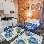 Metropolitan Manhattan Apartment
