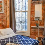Metropolitan Manhattan Apartment New York