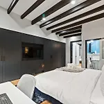 Downing By Rove Travel Private Terrace & Patio Apartment New York