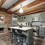 Downing By Rove Travel Private Terrace & Patio Apartment New York